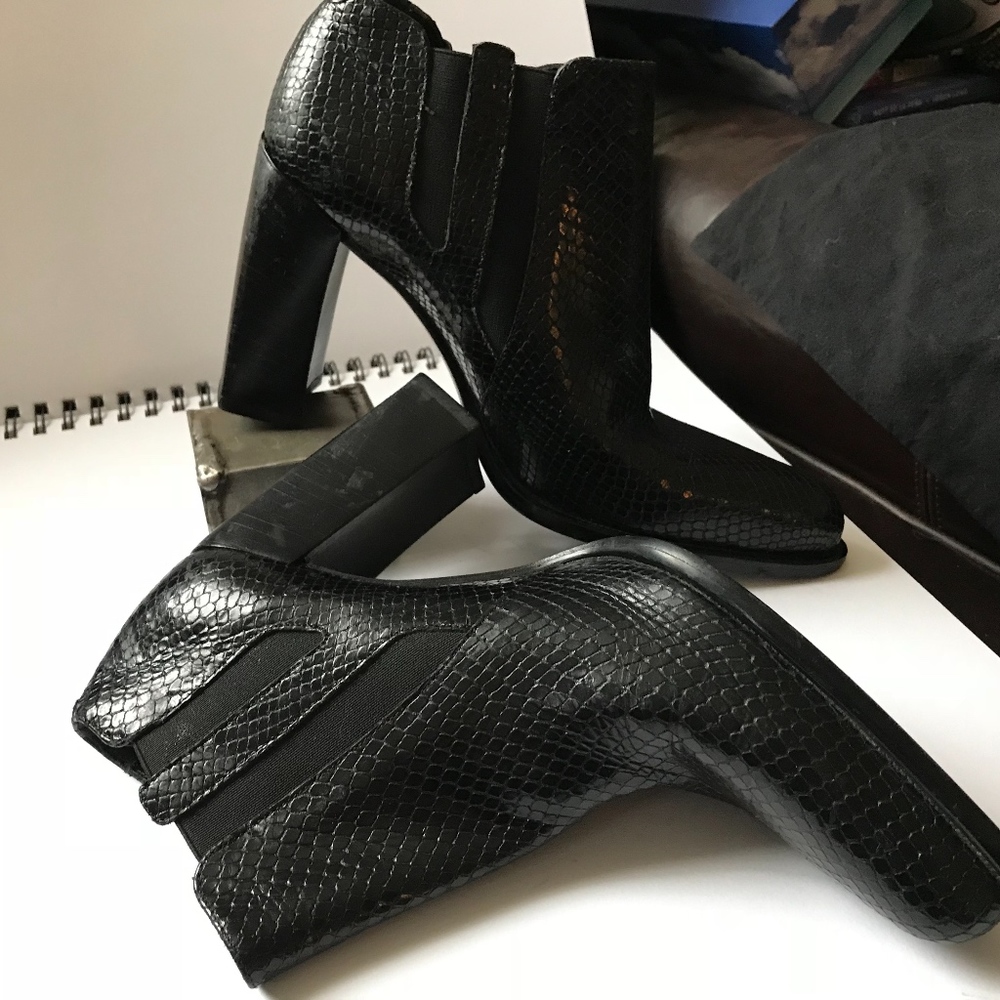 VIA SPIGA SKY HIGH BLOCK HEEL SHOOTIES 8.5 NWOT